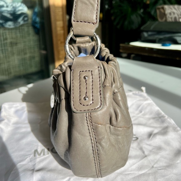 Michael Kors Small Hobo - Picture 4 of 9